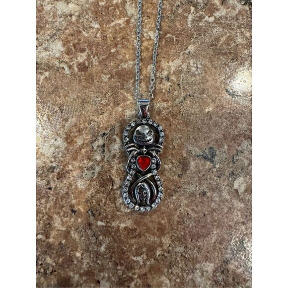New nightmare before Christmas necklace - Picture 1 of 3